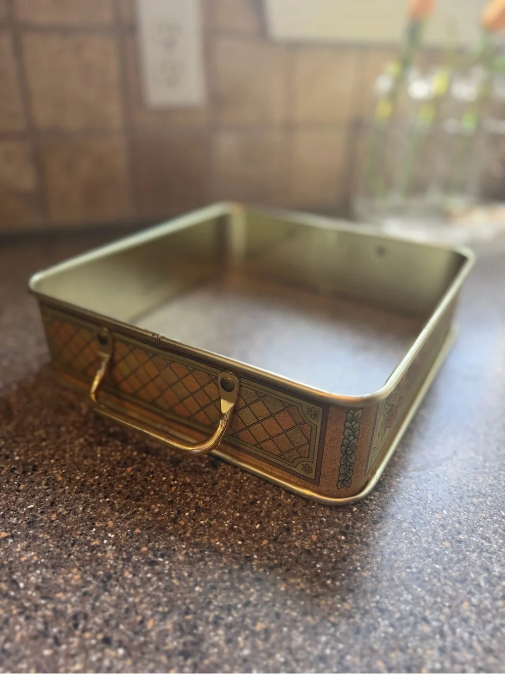 Vintage Pyrex 232 2 Qt Casserole Dish w/ Fruit Metal Serving Cradle Handles